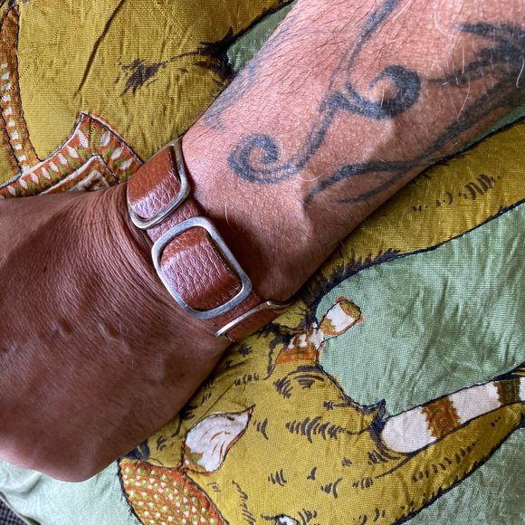 VINTAGE leather cuff - Picture 1 of 4
